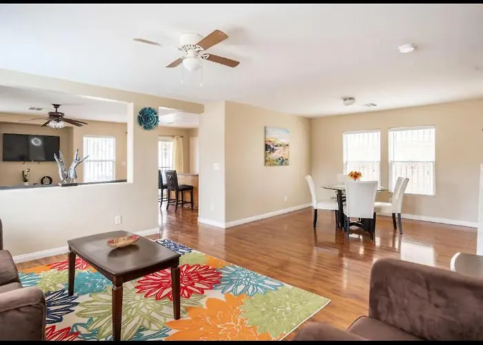 4 Bedroom North Las Vegas With Pool